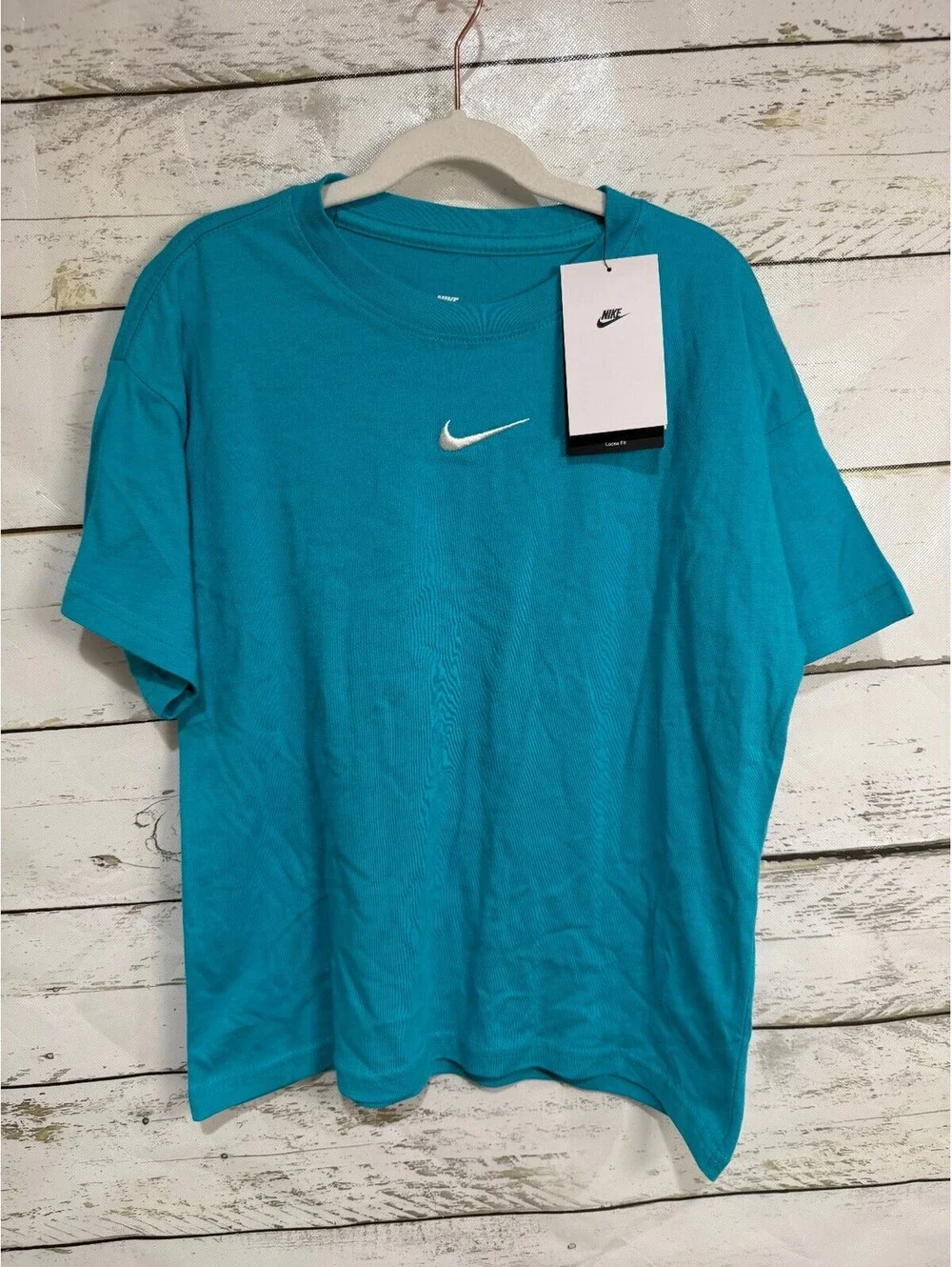 NIKE Sportswear Essential Girls Boxy Tee Size Youth Medium NWT